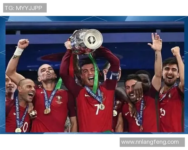 运动界巨星的奋斗历程与荣耀时刻揭秘：从挑战到巅峰的传奇之路