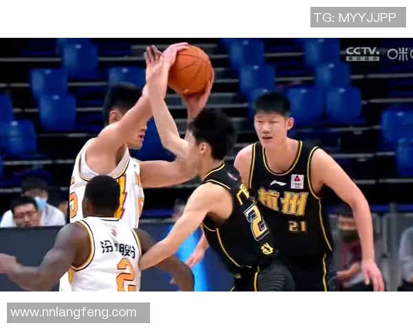 成都篮球队阵地战解析：战术布局与球员配合的深度分析