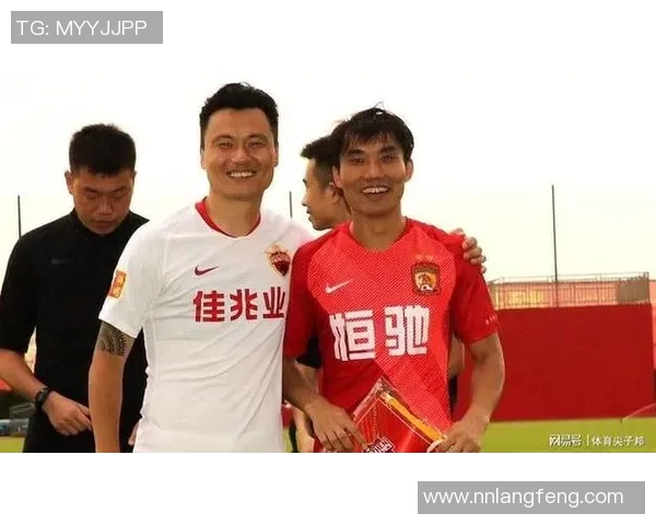 中国足球明星的家庭背景揭秘与成长历程探讨